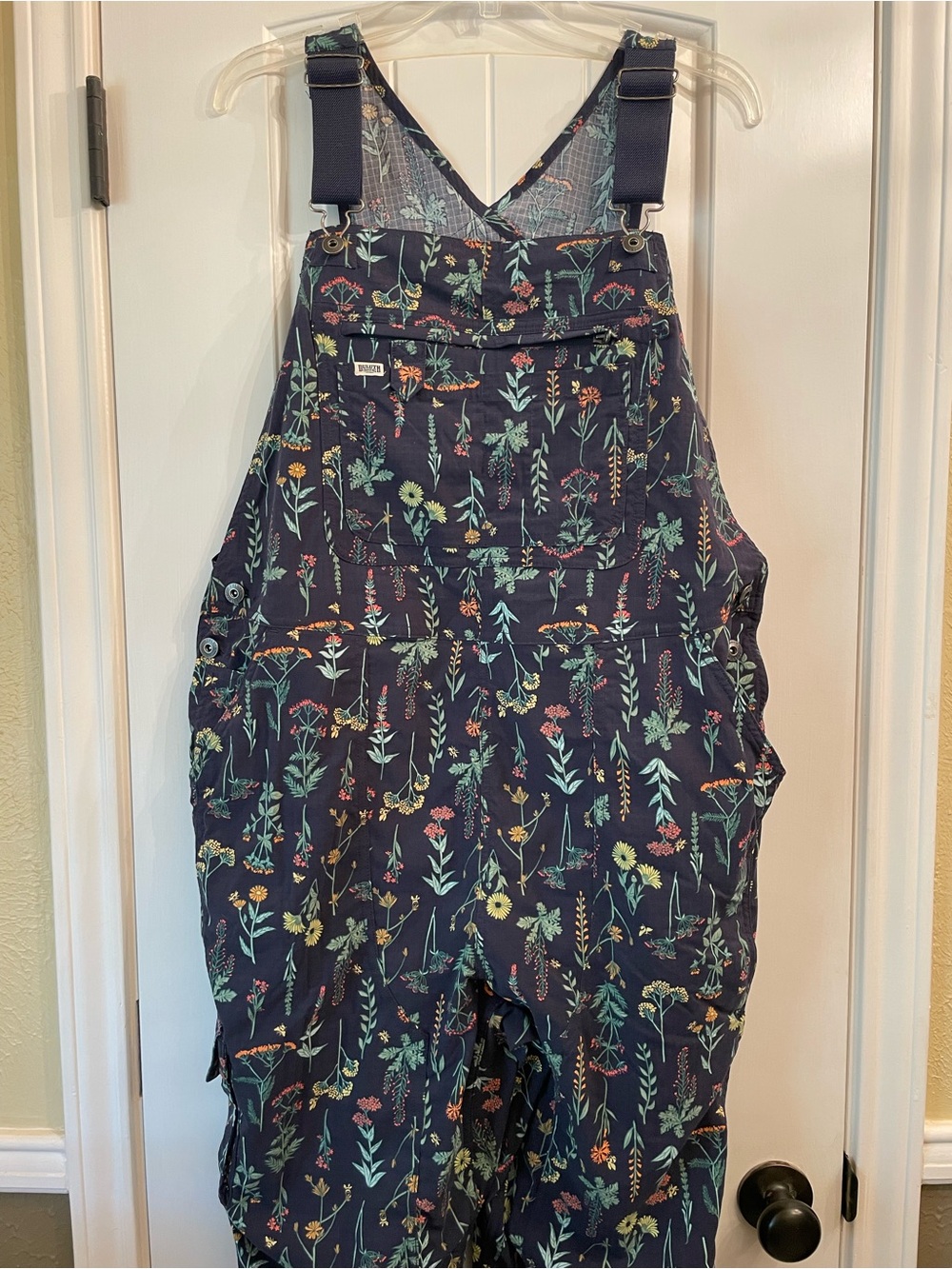 NWOT Duluth Heirloom navy wildflower overalls, size XL x 35
